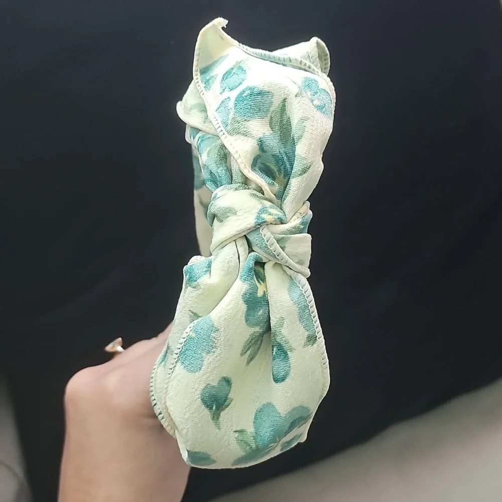 NWOT Green & Ivory Floral Bow Headband